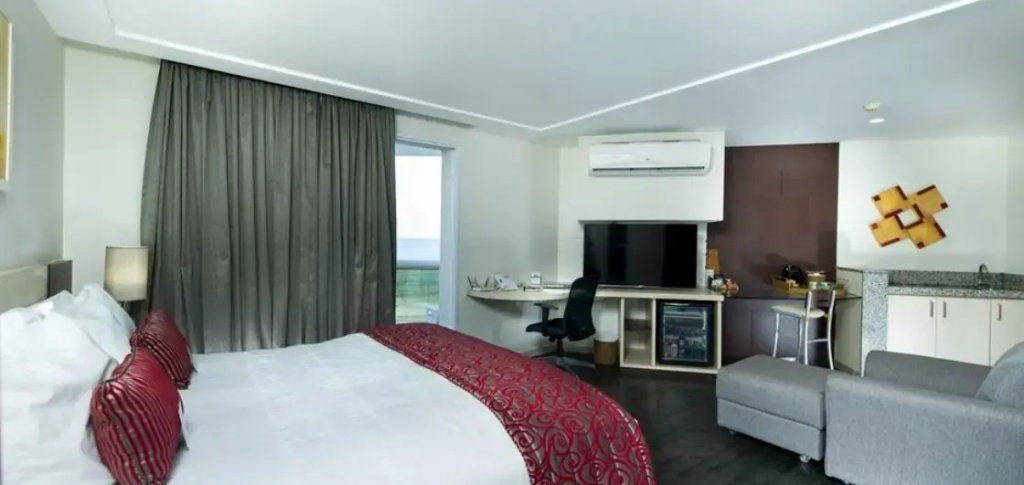 Business Class Double Suite (full double bed)