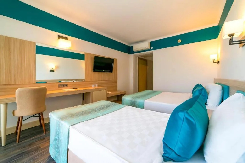 Standard Double room with land view (full double bed)