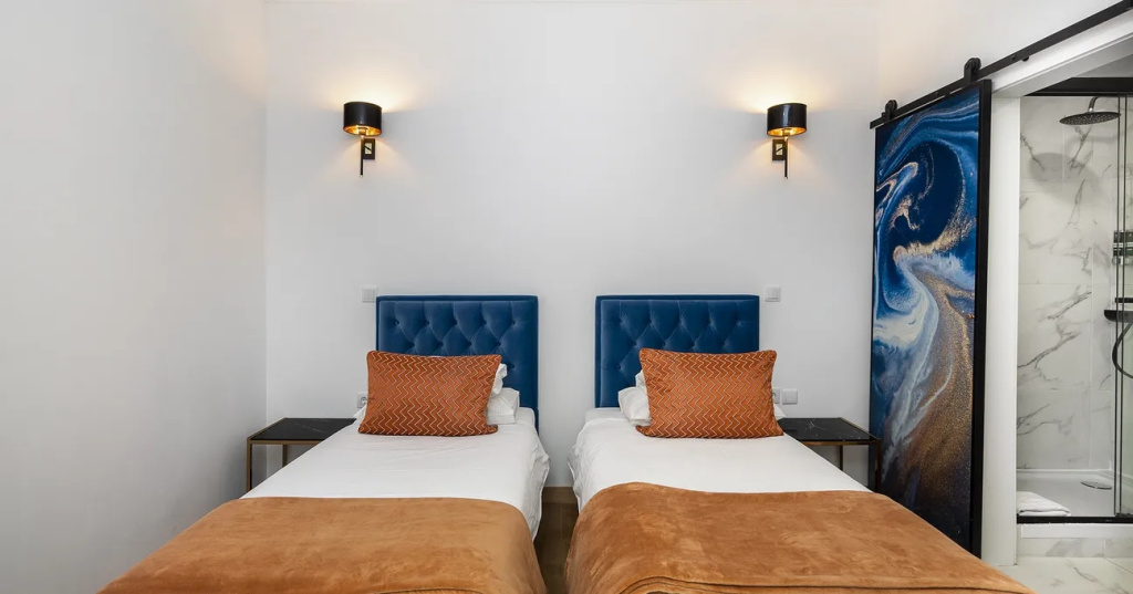 Family Double Studio with courtyard view (twin beds)