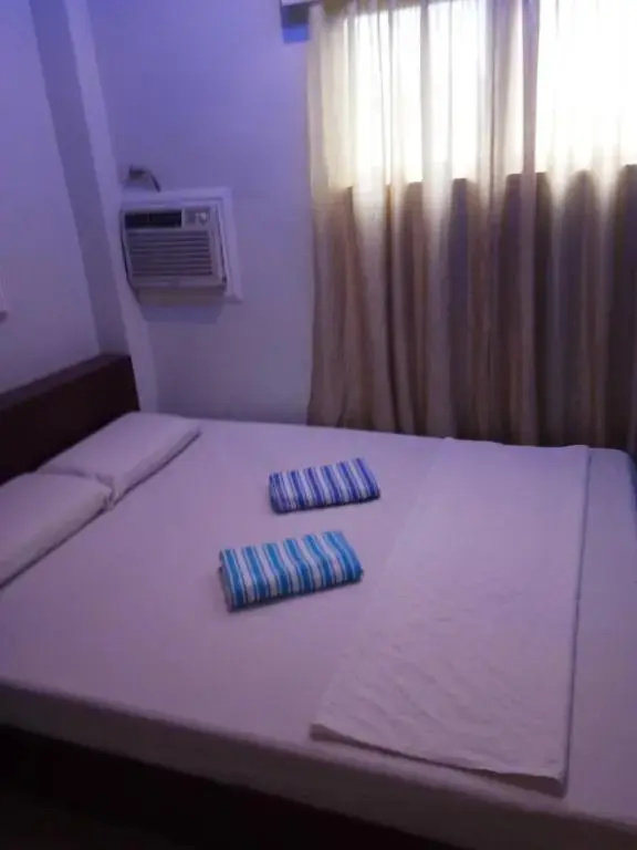 Double room (full double bed)