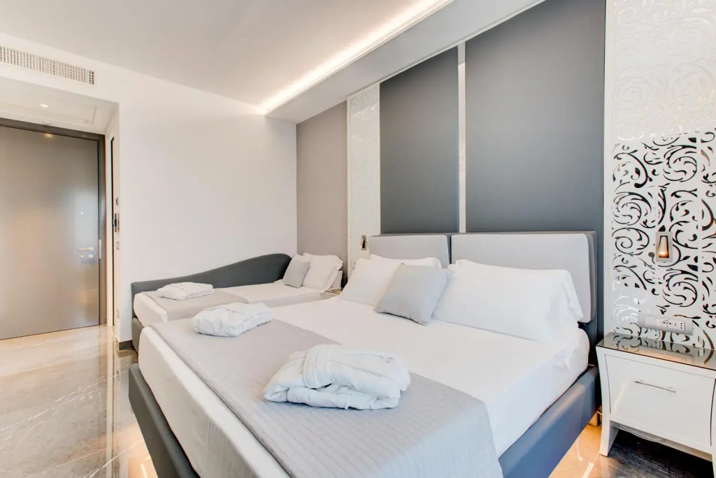 Deluxe Quadruple room