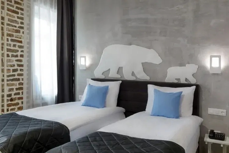 Large Double room (twin beds)