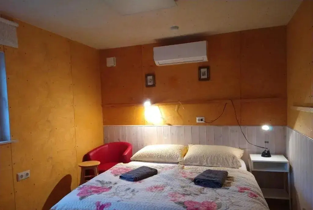 Double Holiday Home (full double bed)