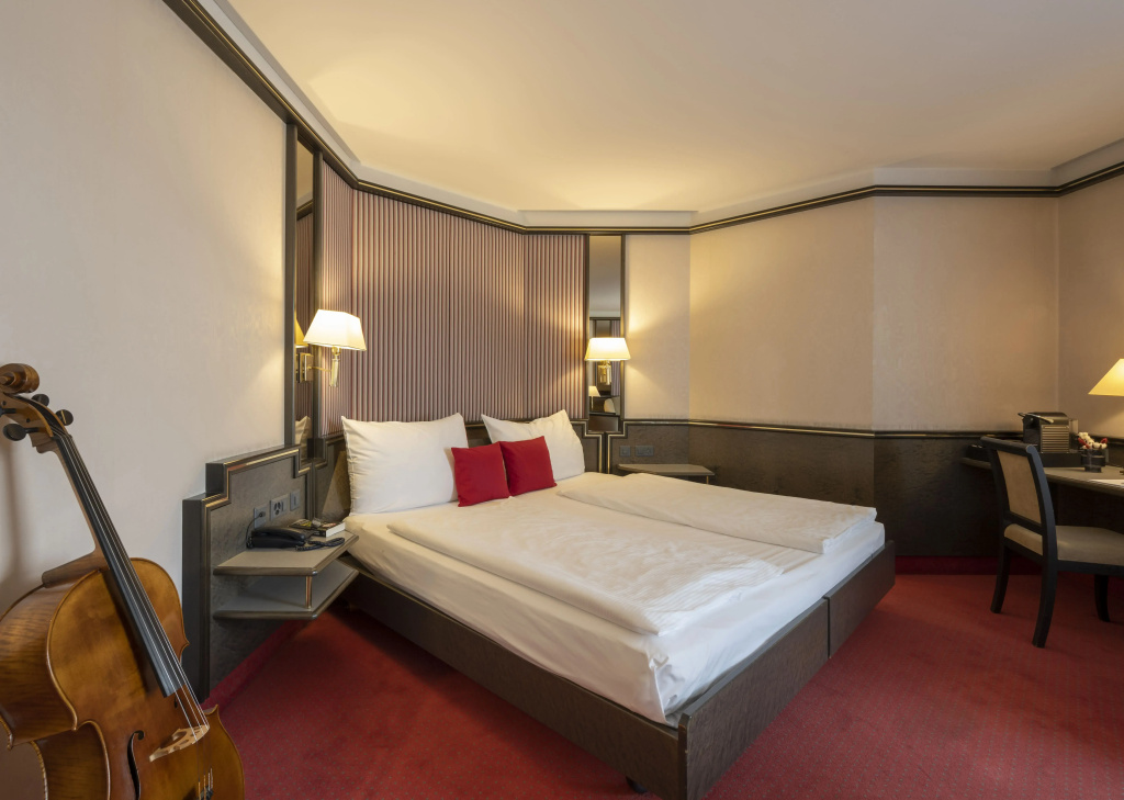 Double Junior Suite (full double bed)
