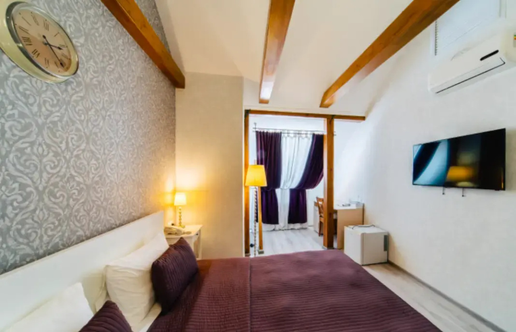 Standard plus Double room (full double bed)