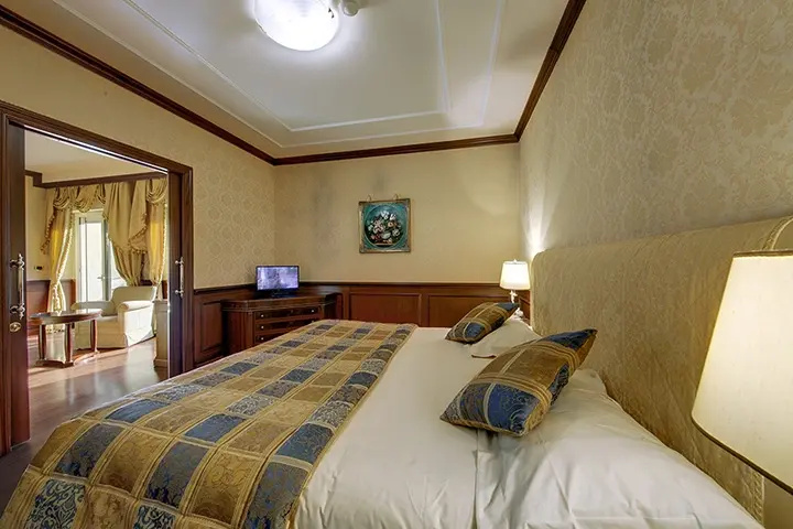 Double Junior Suite with mountain view (full double bed)