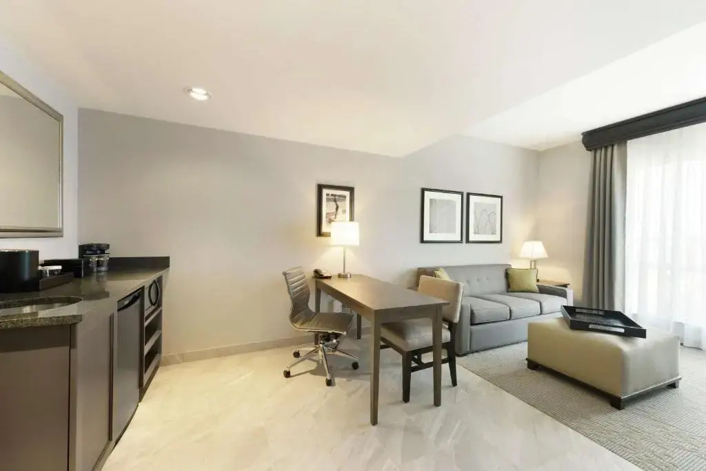Embassy Suites by Hilton Charlotte Ayrsley - Chambres