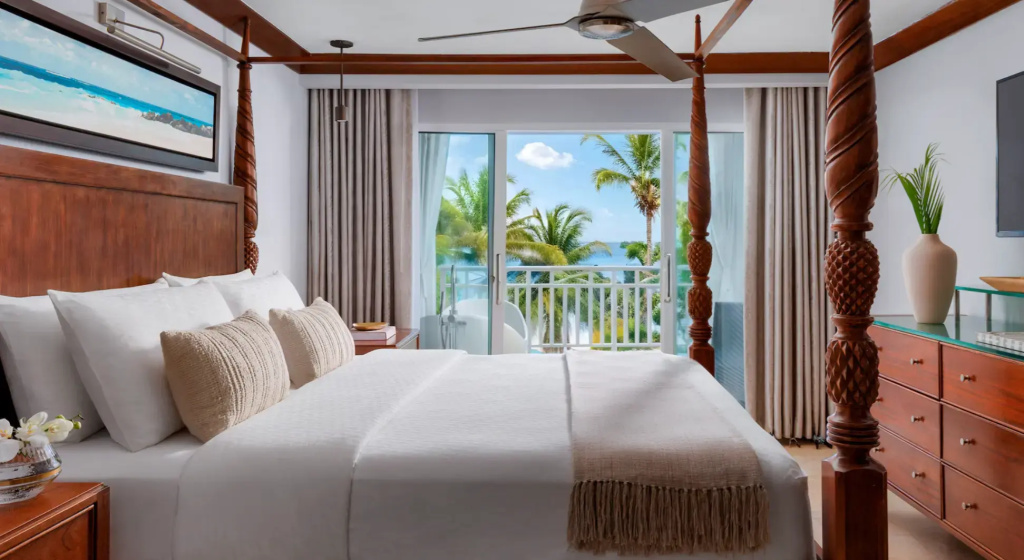 1 Bedroom Double Butler Suite with balcony and beachfront (full double bed)