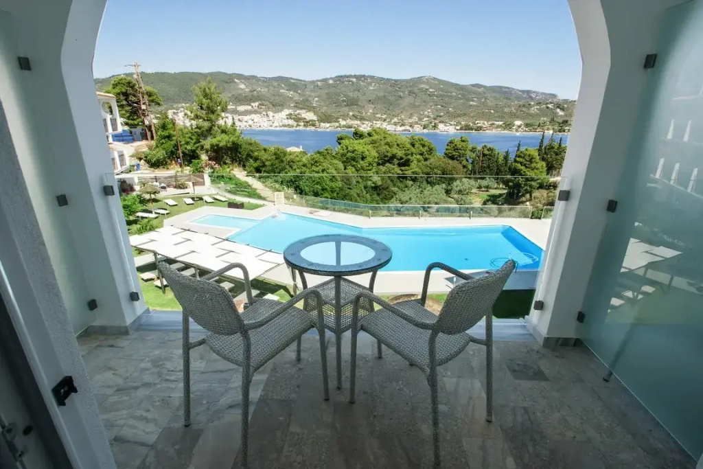 Suite with partial sea view