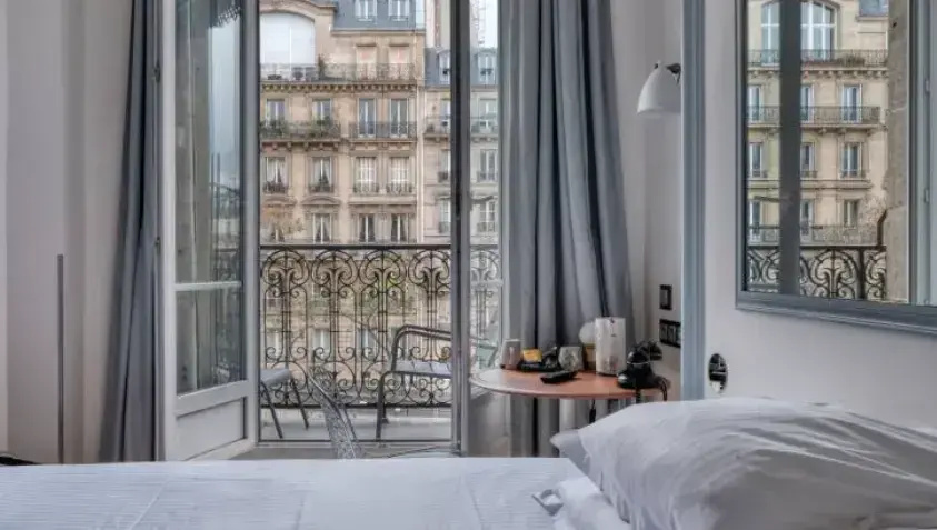 Classic Double room with balcony (full double bed)
