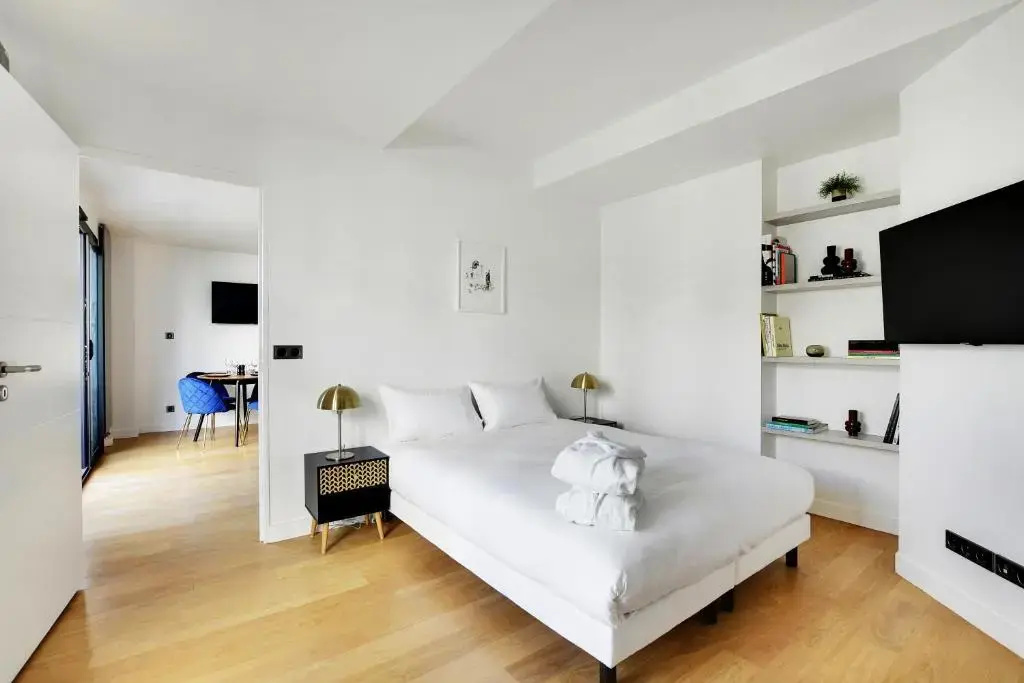 2 Bedrooms Apartment
