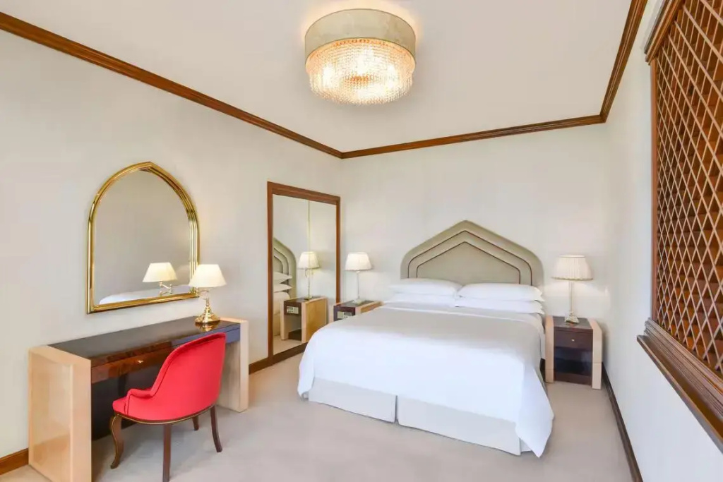 1 Bedroom Penthouse Suite with balcony and with skyline view