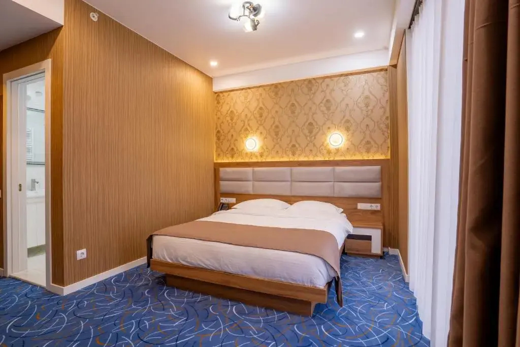 Double room (full double bed)