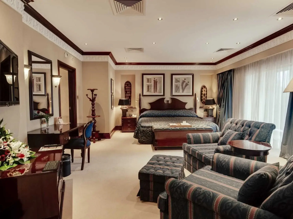 Royal Double Suite full double bed