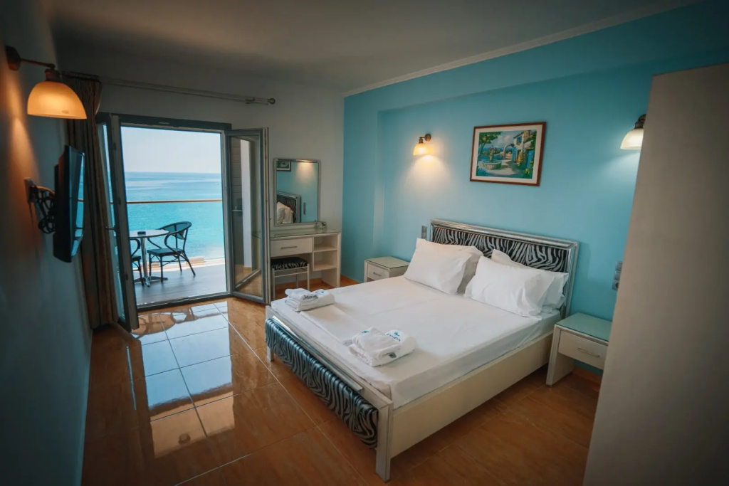 Deluxe Double room with sea view (full double bed)