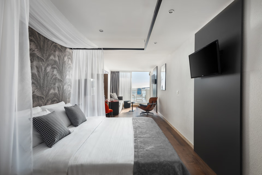Deluxe Junior Suite with sea view