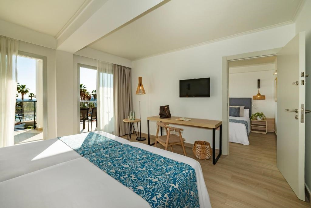 Connecting room