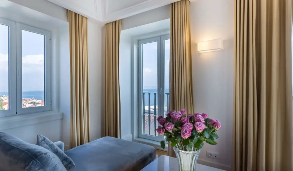 Santiago Double Suite with panoramic view full double bed