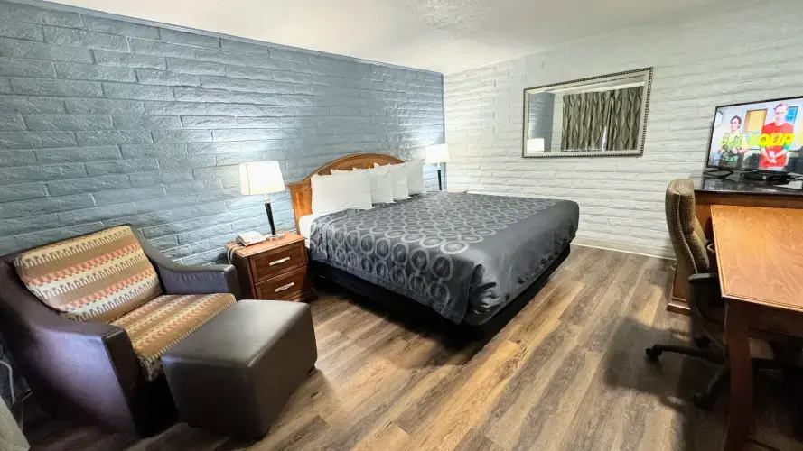 Double room (full double bed)