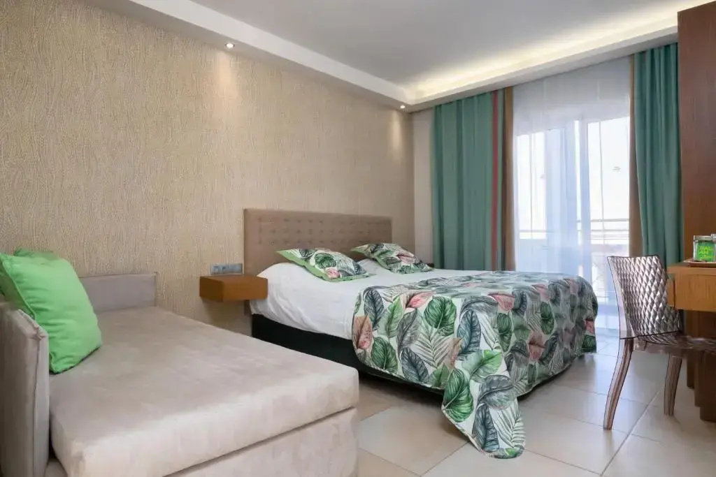 Deluxe Double room with sea view (twin beds)