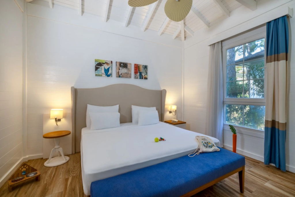 Cedar Pet Friendly Double House with lagoon view (full double bed)