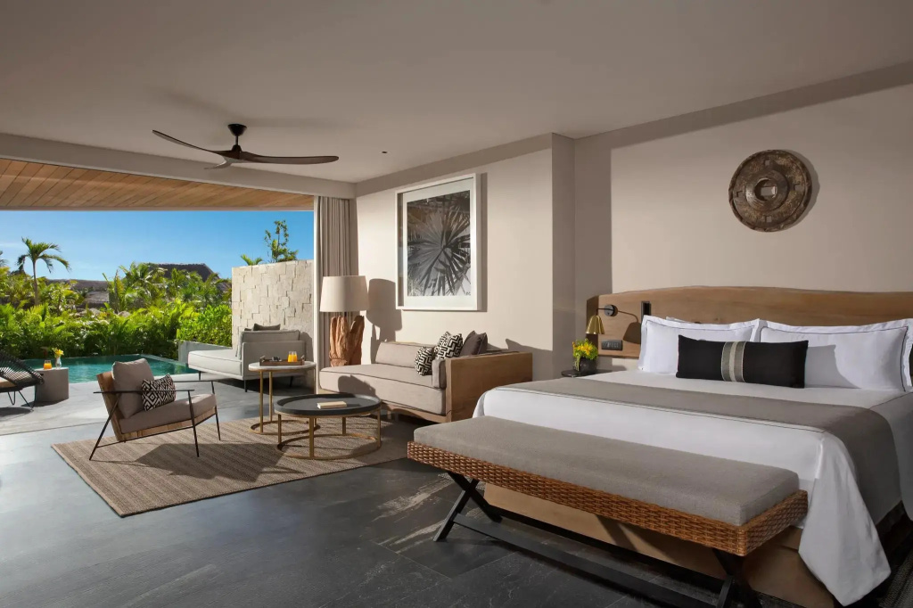 Signature Swim Out Double Suite with Tropical view (full double bed)