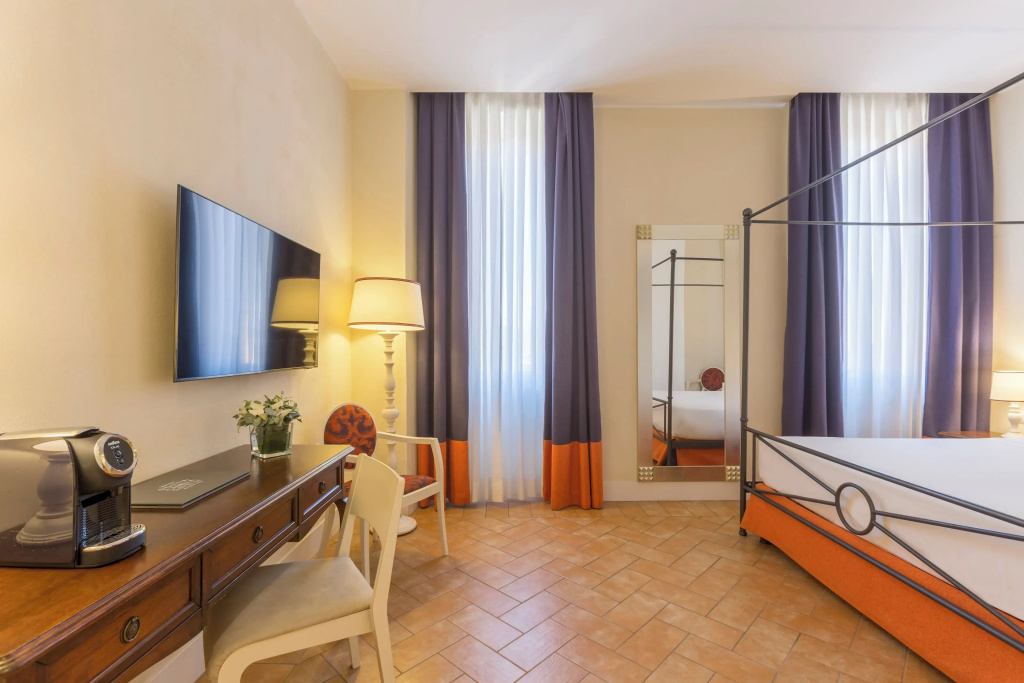 Double Suite with garden view (full double bed)