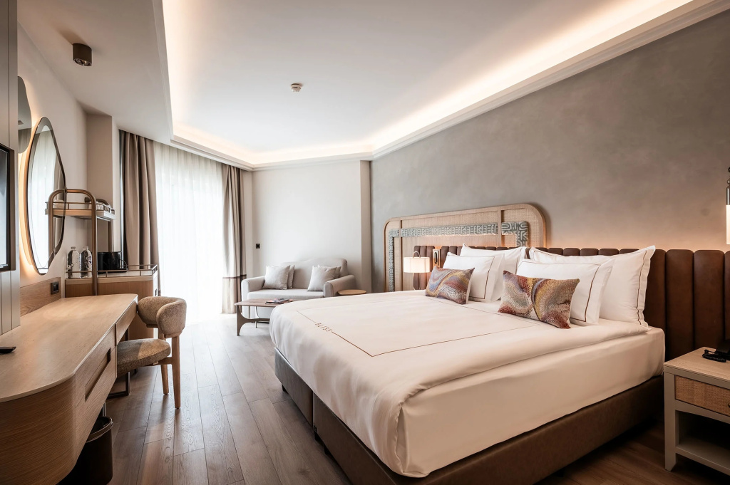 Deluxe Double room (full double bed)