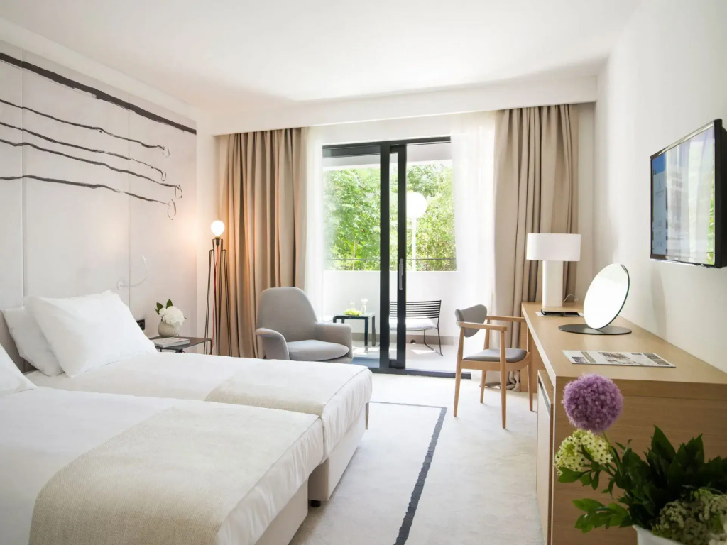 Classic Double room (full double bed)