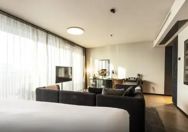 Double Suite (full double bed)