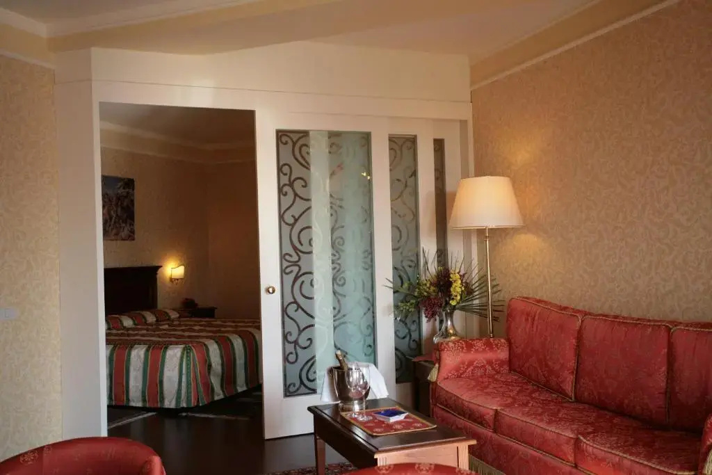 Double Suite (full double bed)