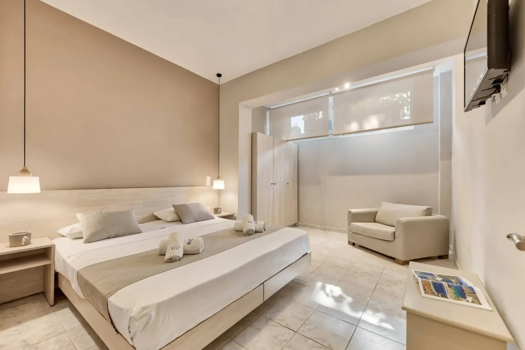 Interconnecting Family Semi-Ground room