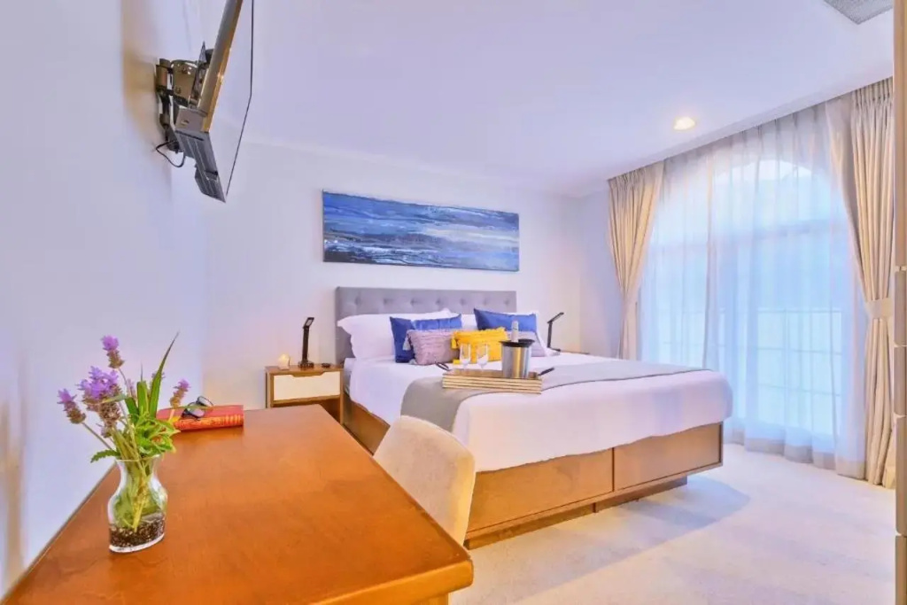 Deluxe Double room (full double bed)