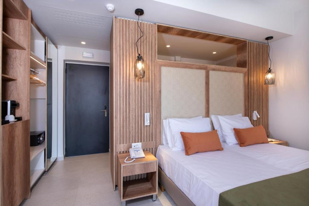 Superior with individual pool Family Quadruple room