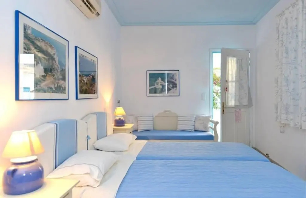 Double room (full double bed)
