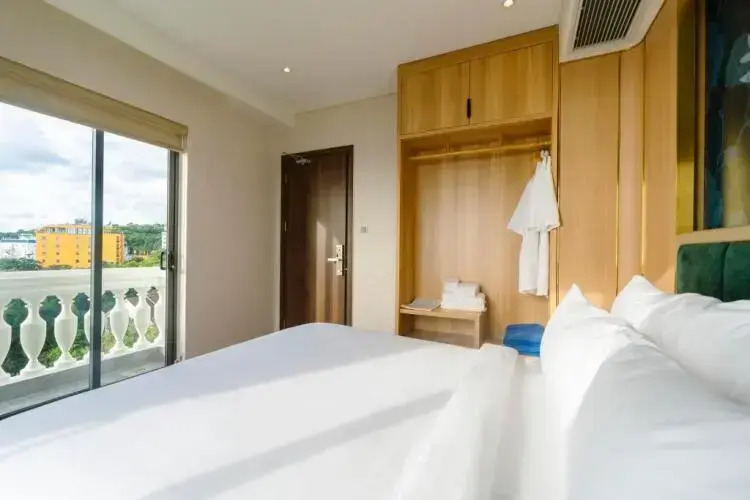 The Tahiti Beach Hotel