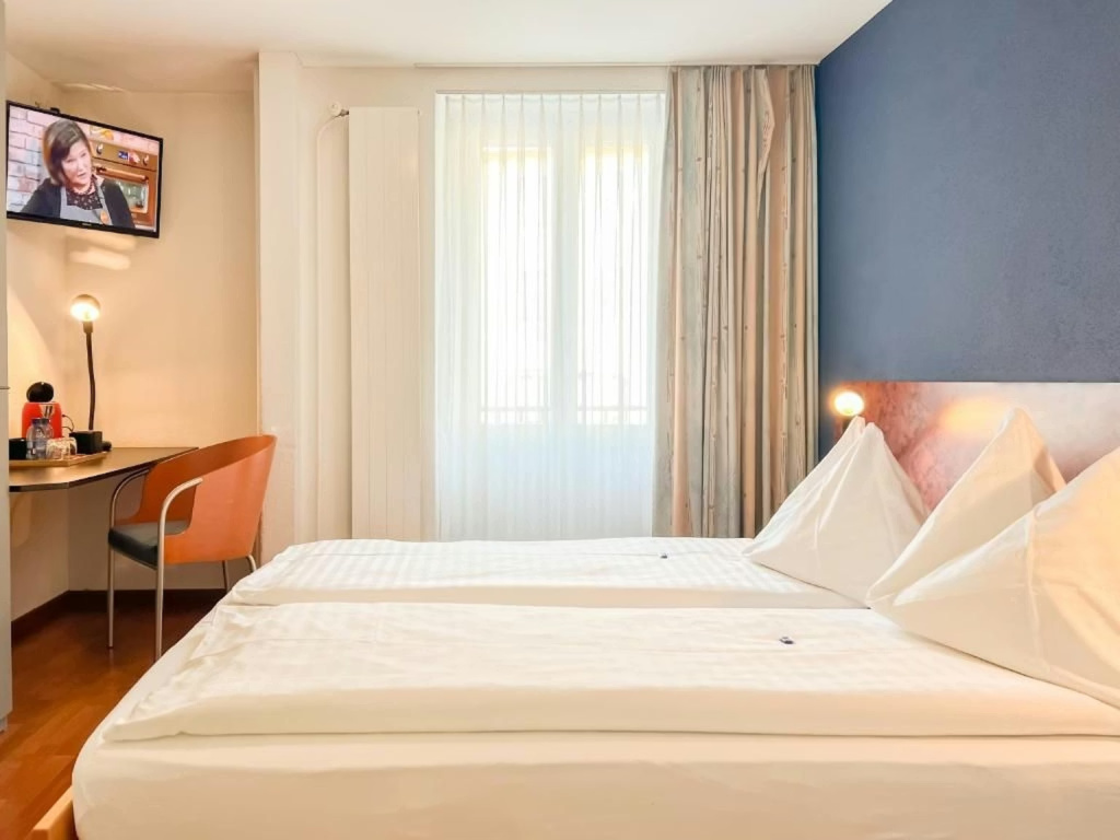 Grand Lit Double room (full double bed)