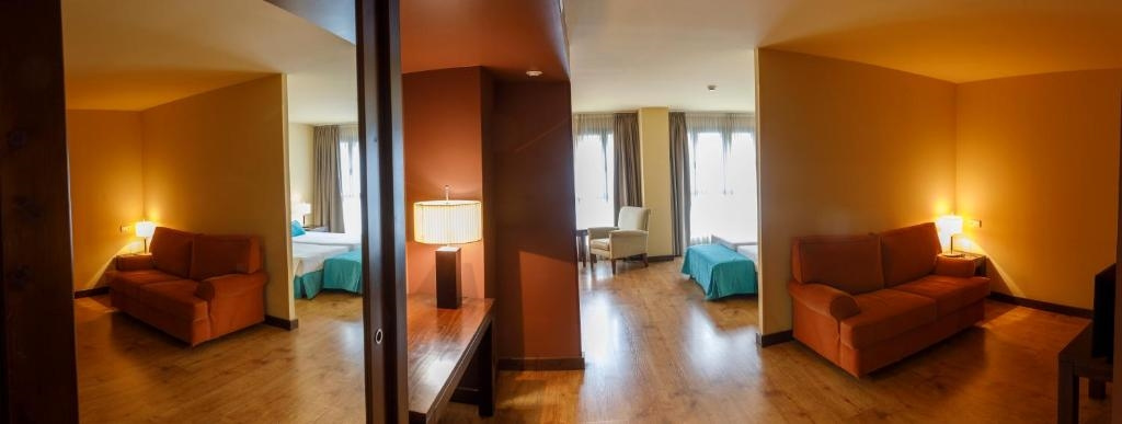 Grand Hotel Ciudad De Barbastro - Chambres