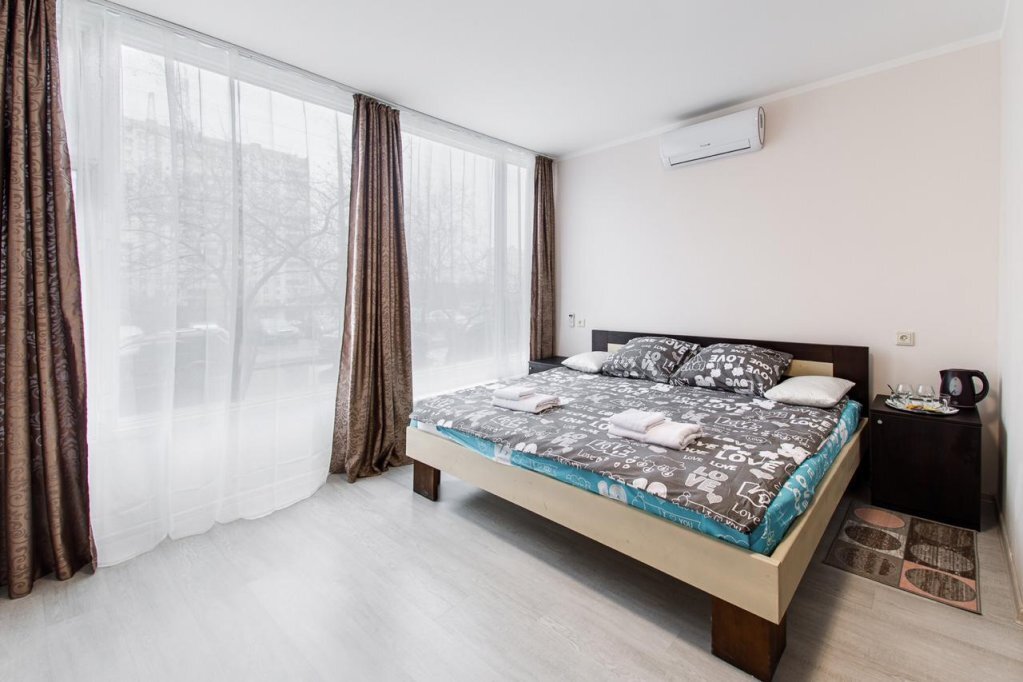 Двухместный полулюкс двуспальная кровать в Мак