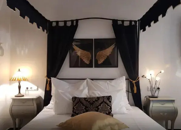 Double Suite (full double bed)