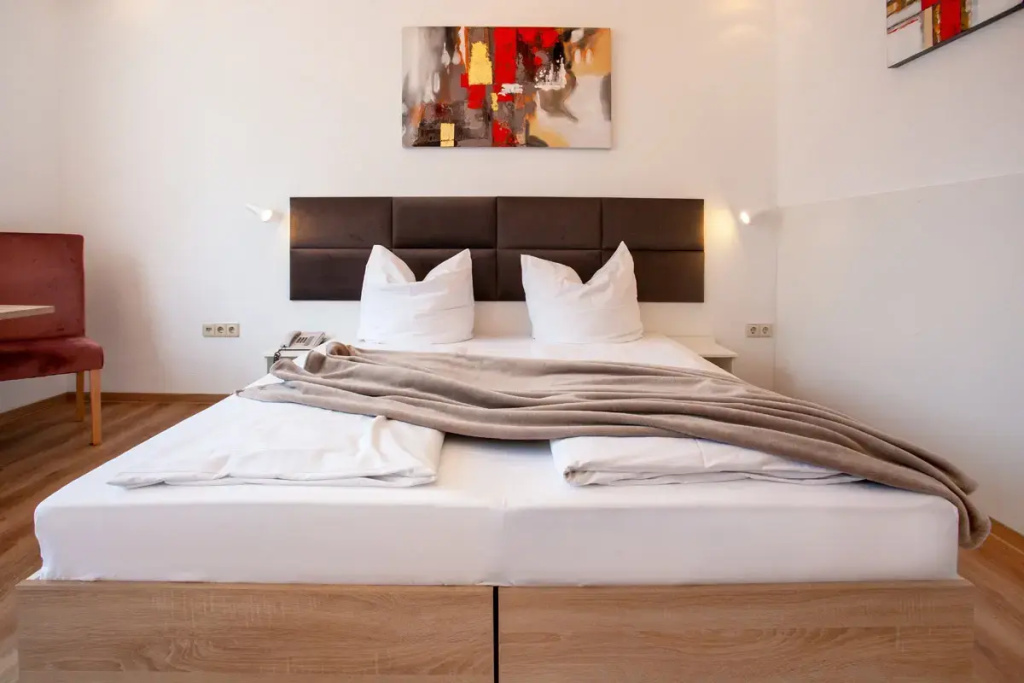 Standard Double room (full double bed)