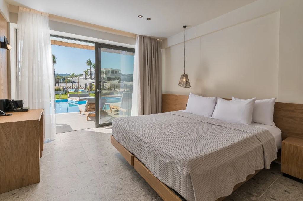 Premium Swim-Up Double room (full double bed)
