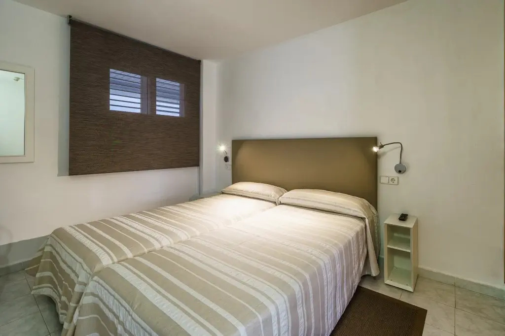 Double Suite (full double bed)
