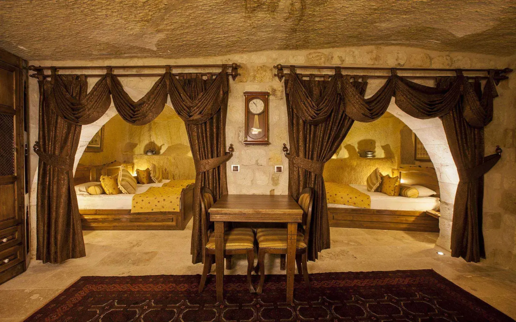 Majestic Cave Quadruple Suite