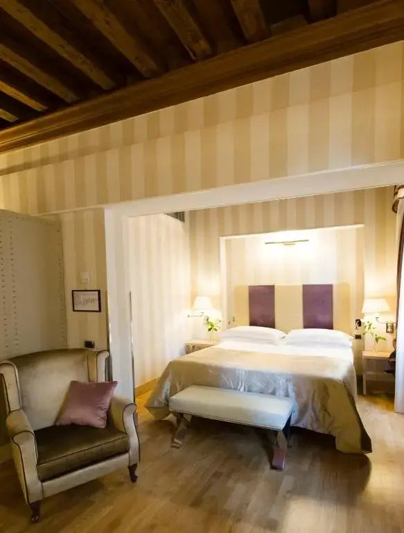 Double Junior Suite (full double bed)