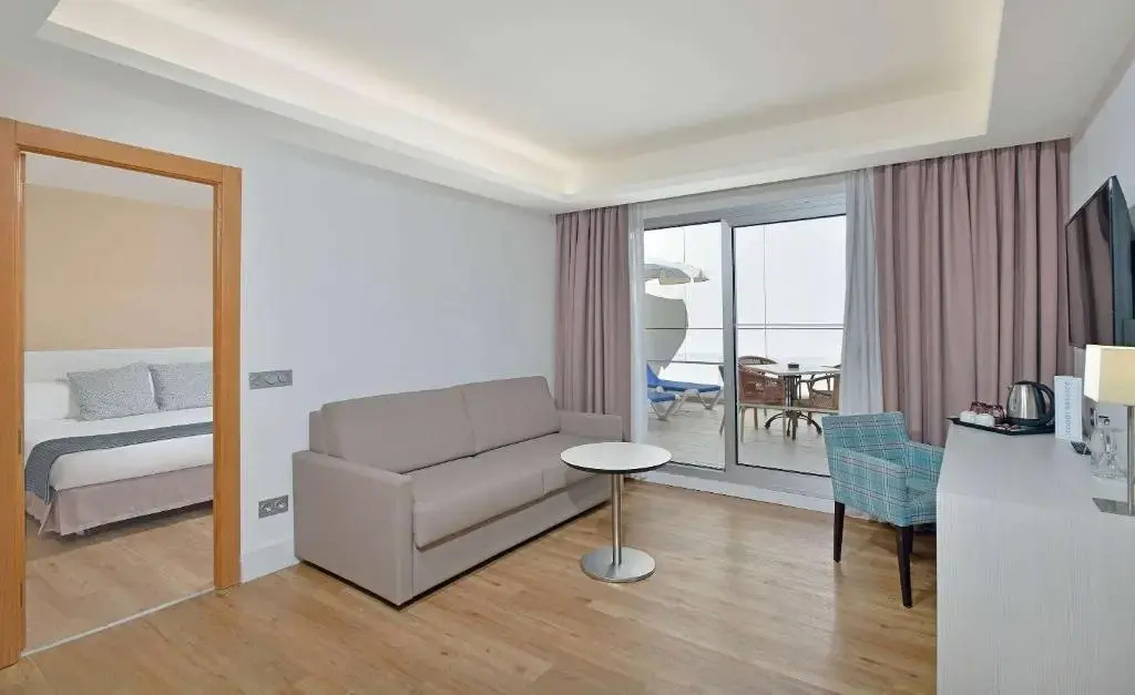 Sol Double Suite (full double bed)