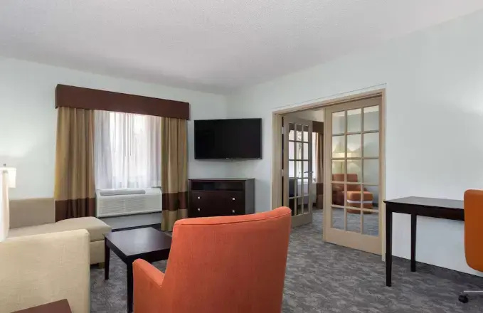 La Quinta Inn & Suites by Wyndham Bonita Springs Naples N. - Chambres