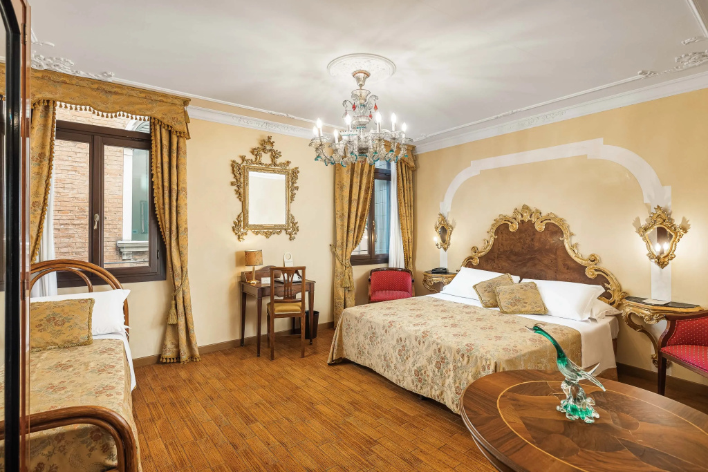 Deluxe Quadruple Family room