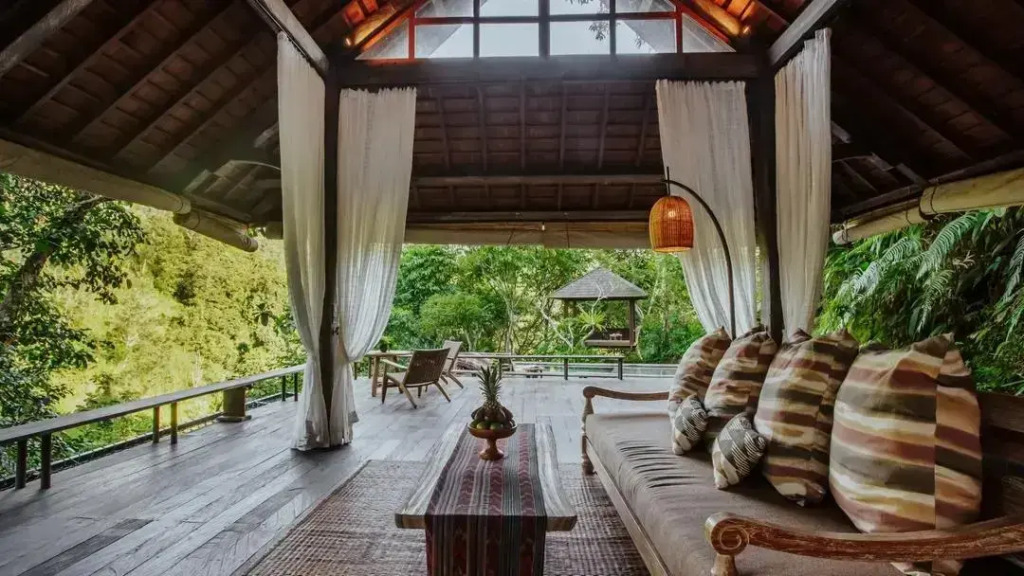 Buahan, A Banyan Tree Escape