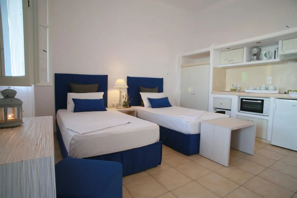 Double Ground Floor Studio with sea view (twin beds)